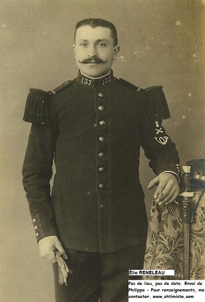 Reneleau1.jpg - Élie RENELEAU qui a commencé son service militaire le 8 octobre 1912. Il est mobilisé comme soldat de 2ème classe à la compagnie de mitrailleuses du 137ème régiment d’infanterie de Fontenay-le-Comte. Le jour de sa mort, malgré un feu violent, il continue à approvisionner sa section en munitions. Il meurt le 6 octobre 1915 au nord du secteur des deux Mamelles au sud de Tahure (51).