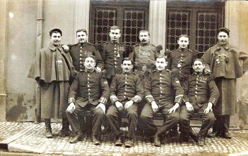 regiment44 18a.jpg - Photo N° 18 recto : Groupe du 44ème régiment d'infanterie - Avant guerre.