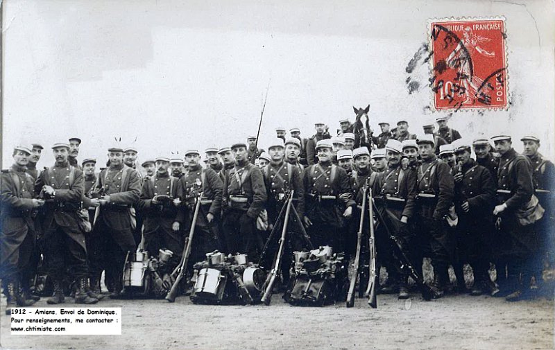 regiment72 31.jpg - Photo N° 31 : Une marche du 72ème régiment d'infanterie en 1912. Tampon 'Amiens'