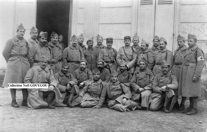 18.jpg - 18 :  Châtou (Seine-et-Oise), entre fin janvier et fin février 1919, photos-souvenir de fin de campagne pour la 10e cie.