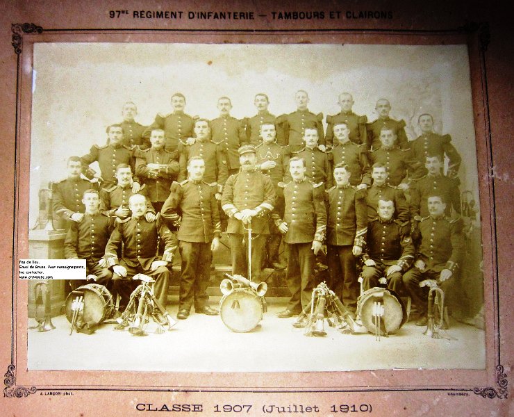 regiment97 9.jpg - Photo N°  9 : Tambours et Clairons du 97e régiment d'infanterie. Trouvée dans un grenier à Thyez (74300).