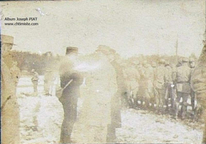 23.jpg - 23 : Champ de tir de Fontainebleau. Février 1918. Épreuves de masques à gaz.