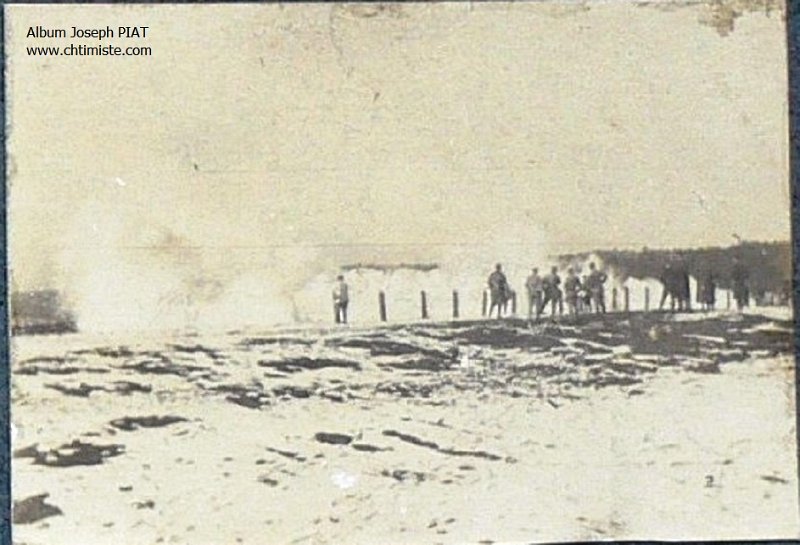 25.jpg - 25 : Champ de tir de Fontainebleau. Février 1918. Vague de gaz.