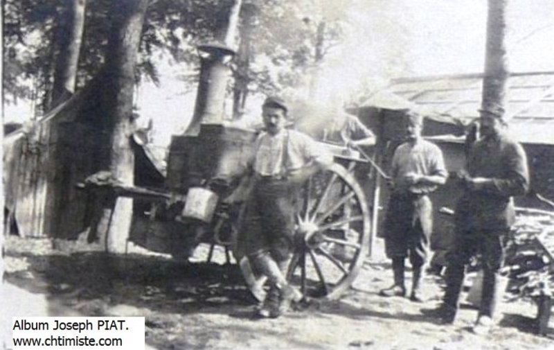 5.jpg - 5 : Cuisinier de la batterie. Bois de la Béholle. Septembre 1917.