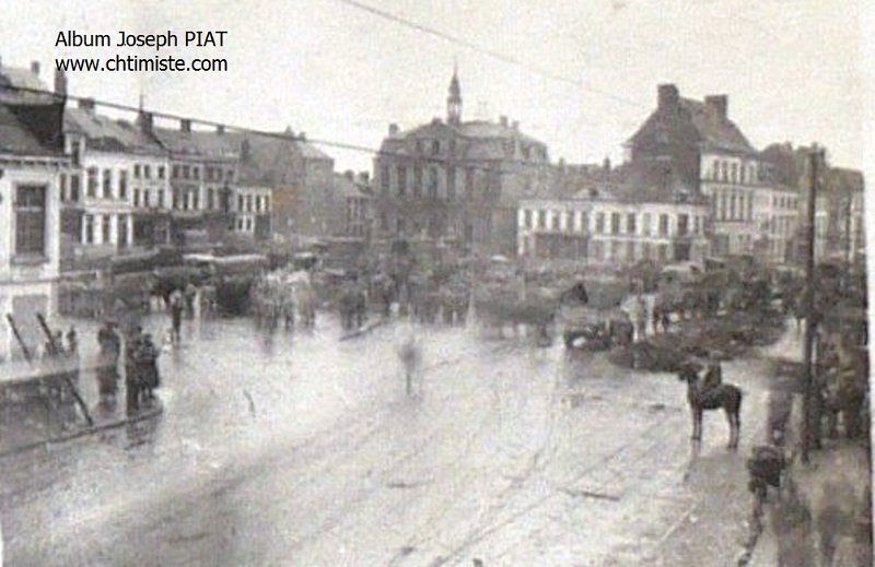 53.jpg - 53 : Place de Roulers. octobre 1918.
