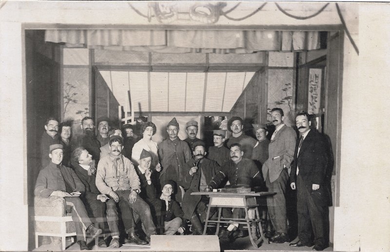 9.jpg - 9 : Camp de Cottbus - Troupe du théâtre.