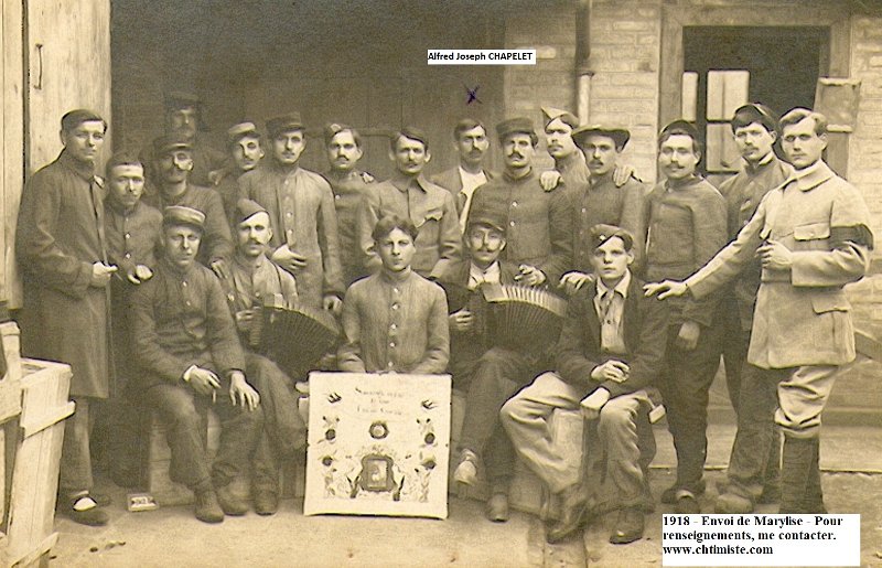 Erlangen1.jpg - Photo N° 1 : Camp d'Erlangen ou Würzburg - Alfred Joseph CHAPELETa été fait prisonnier le 7 mai 1915 à Bois d’Ailly (55). Il faisait parti du 73e régiment d'infanterie, 5e compagnie et caporal. (et du 165e RI) -  En camps à Würzburg puis évacué le 2/10/1915 pour Erlangen - Dans quel camp a été prise cette photo de groupe ???