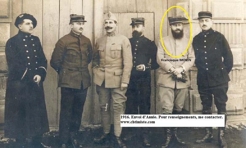 Ingolstadt1a.jpg - Photo N° 1 :  Francisque MORIN, né le 24 avril 1889 à Pléneuf Val-André (Côtes d'Armor) et décédé le 12 juillet 1963 à Saint-Cast-le-Guildo. Il fut lieutenant au 271e régiment d'infanterie, fait prisonnier le 19 octobre 1915 à la ferme des Marquises (Champagne) en même temps que le capitaine PAVAGEAU. Sur la photo, il est prisonnier en compagnie d'officiers au fort d'Ingolstadt en 1916. Le premier à droite est le lieutenant Bruyère qui sera égyptologue. Capitaine Charles TERRAT (48e RI, au milieu) - Commandant DE KERGOLAY (248e RI) - Capitaine PAVAGEAU (271e RI) - Lieutenant CATALA (16e Chasseurs)