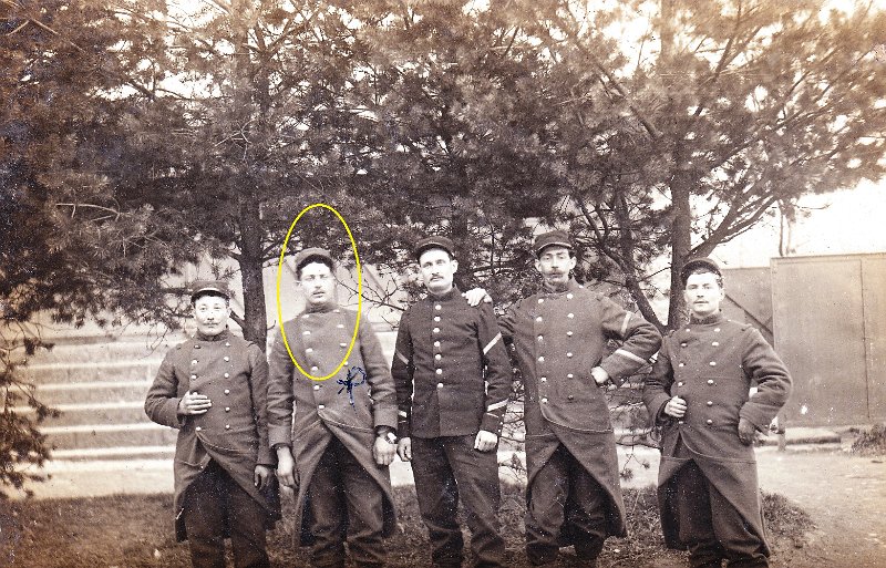 01 10 1913.jpg - 1 : Lucien LEYMARIE est caporal sur la photo qui peut être datée entre octobre 1913 et août 1914 où il passe sergent.