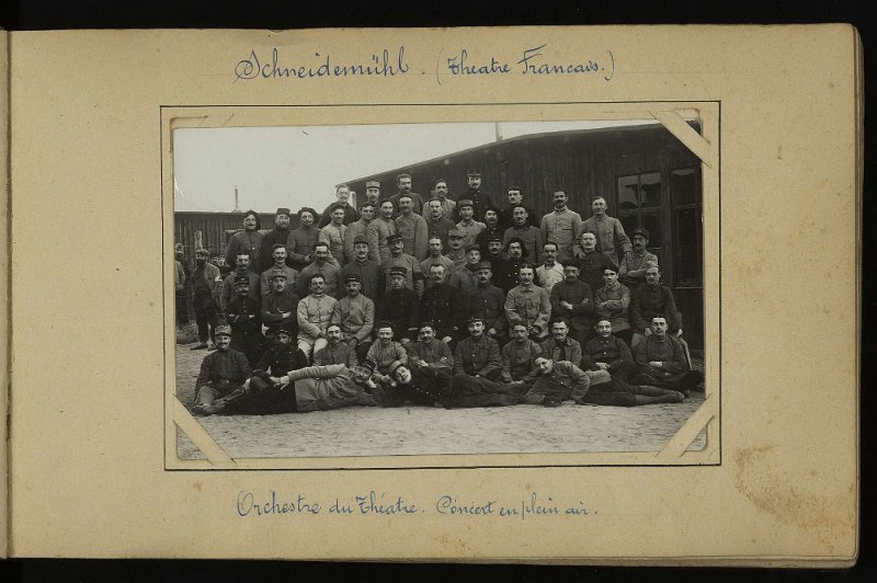 7.jpg - Photo N° 7 : L'orchestre du théatre du camp de Schneidemühl.