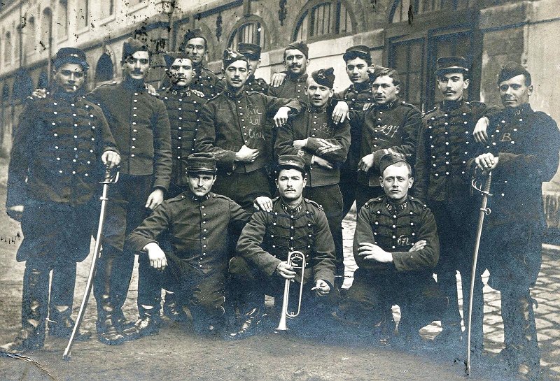 19ercc1a.jpg - Photo N° 6 recto : 1907 - Pas de lieu - 19ème régiment de Dragons - Merci à Robert - #Chtimiste